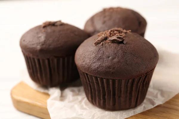 Deliciosos Cupcakes Con Chocolate Desmorona Tabla Madera Primer Plano —  Fotos de Stock