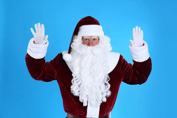 Porträt Des Weihnachtsmannes Auf Hellblauem Hintergrund — Stockfoto