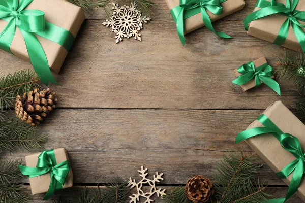 Rámeček Dárkových Krabic Vánoční Ozdoby Dřevěném Stole Plochý Ležel Mezera — Stock fotografie