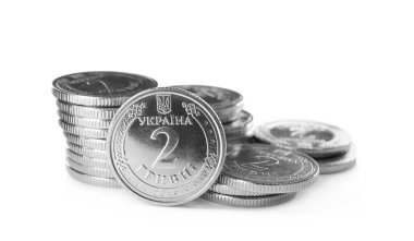 Beyaz arka planda yığınla Ukrayna parası. Ulusal para birimi
