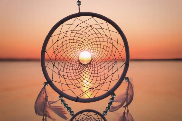 Bellissimo Acchiappasogni Fatto Mano Vicino Fiume Tramonto — Foto Stock