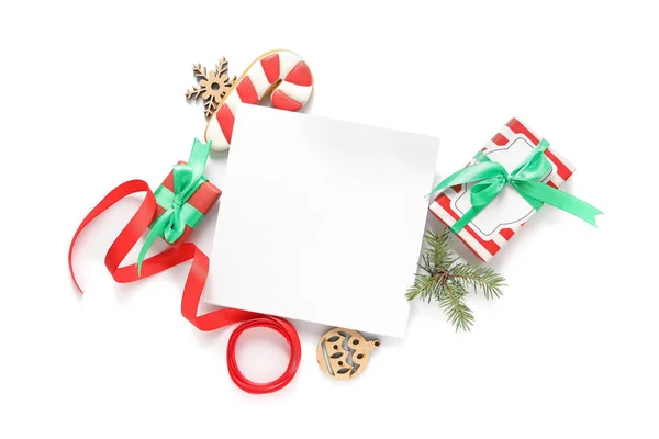 Composición Con Tarjeta Felicitación Blanco Decoración Navidad Sobre Fondo Blanco —  Fotos de Stock