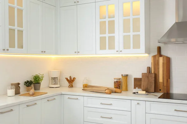 Interior Cocina Moderna Con Muebles Blancos Con Estilo — Foto de Stock