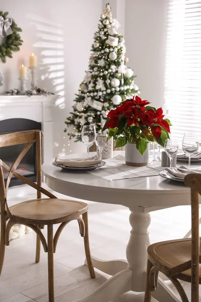 Mesa Festiva Hermosa Decoración Navidad Sala Estar Diseño Interiores — Foto de Stock