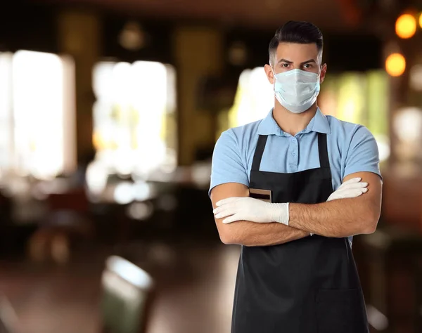 Waiter Medical Face Mask Restaurant Space Text — Stock Photo, Image