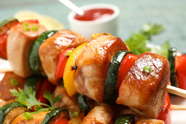 Delicious Chicken Shish Kebabs Vegetables Parsley Plate Closeup — Stock Photo, Image