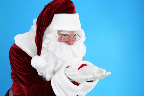 Retrato Santa Claus Sobre Fondo Azul Claro — Foto de Stock