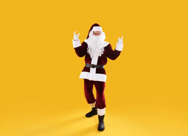 Retrato Completo Santa Claus Sobre Fondo Amarillo —  Fotos de Stock