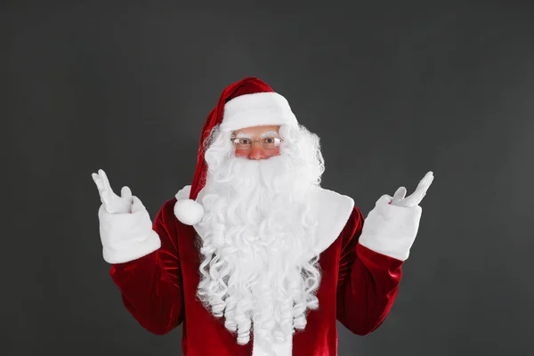 Porträt Des Weihnachtsmannes Auf Schwarzem Hintergrund — Stockfoto