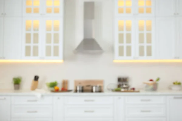 Vista Borrosa Del Interior Cocina Moderna Con Muebles Elegantes — Foto de Stock
