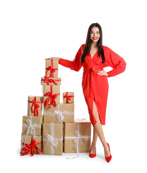 Женщина Красном Платье Рождественскими Подарками Белом Фоне — стоковое фото
