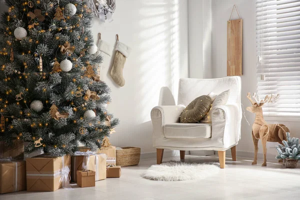 Schön Geschmückter Weihnachtsbaum Festlichen Ambiente — Stockfoto