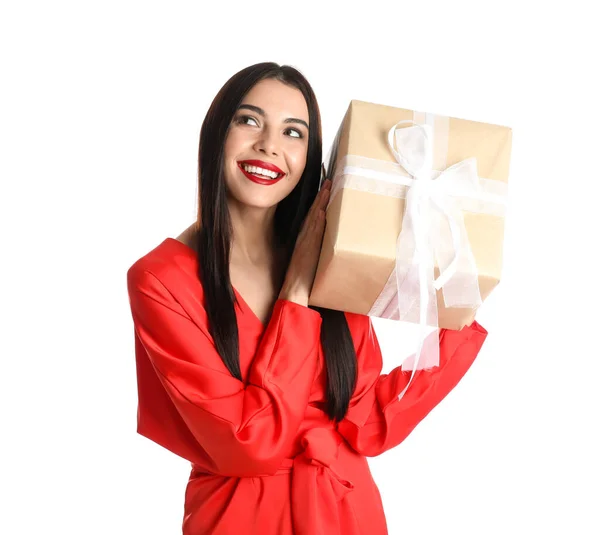 Mulher Vestido Vermelho Segurando Presente Natal Fundo Branco — Fotografia de Stock