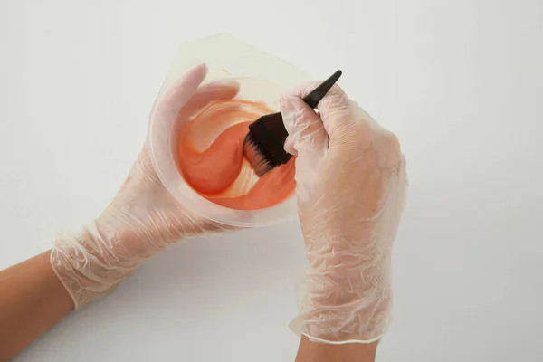 Mujer Preparando Tinte Para Coloración Del Cabello Mesa Blanca Primer — Foto de Stock