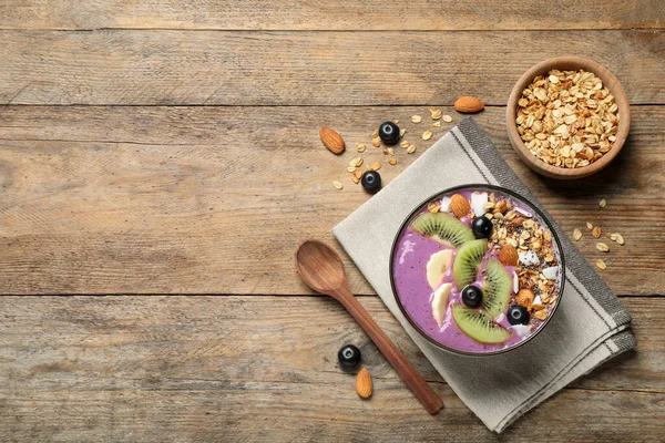 Köstlicher Acai Smoothie Mit Müsli Und Früchten Auf Holztisch Flach — Stockfoto