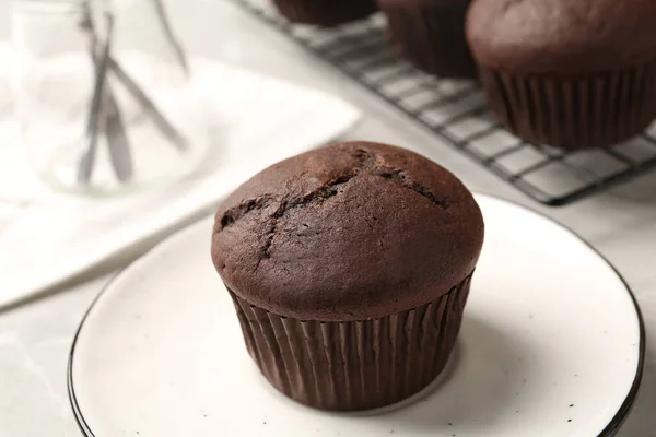 Delizioso Cupcake Cioccolato Fresco Sul Tavolo Primo Piano — Foto Stock