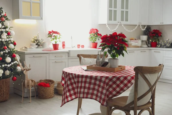 Bella Cucina Interna Con Albero Natale Arredamento Festivo — Foto Stock