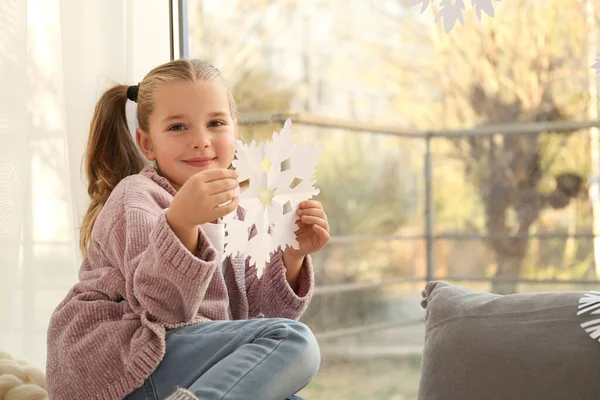 Little Girl Paper Snowflake Window Indoors — Stock Photo, Image