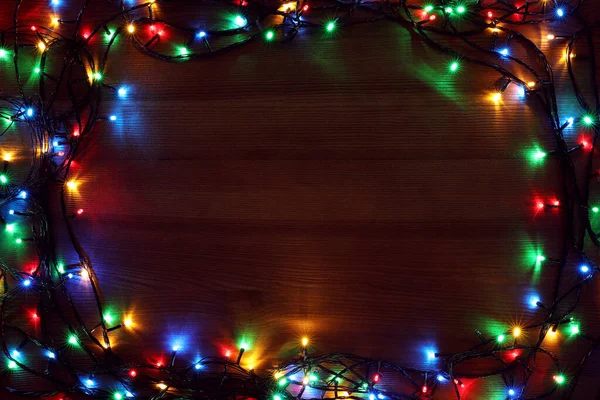 Rámeček Barevných Vánočních Světel Dřevěném Stole Pohled Shora Mezera Pro — Stock fotografie