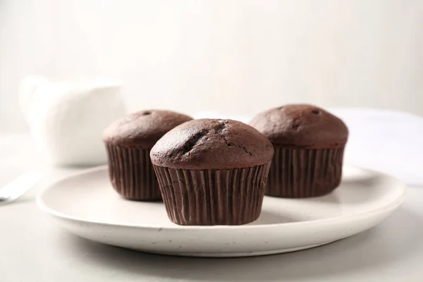 Deliziosi Cupcake Cioccolato Sul Tavolo Bianco Primo Piano — Foto Stock