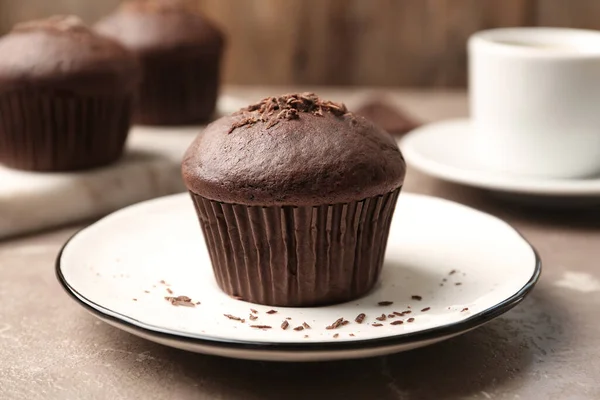 Délicieux Cupcake Chocolat Effrite Sur Table Marbre Beige Gros Plan — Photo