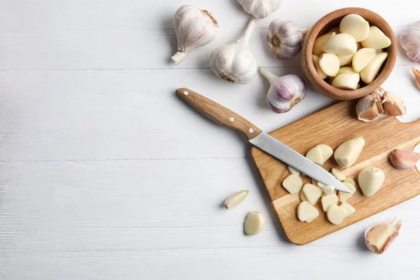 Fresh Organic Garlic White Wooden Table Flat Lay Space Text — Stock Photo, Image
