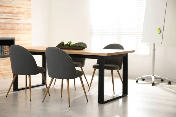 Moderne Vergaderzaal Interieur Met Grote Tafel Stoelen — Stockfoto