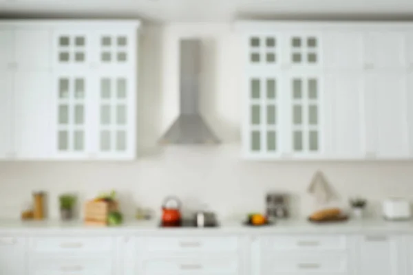 Verschwommener Blick Auf Moderne Kücheneinrichtung Mit Stilvollen Möbeln — Stockfoto