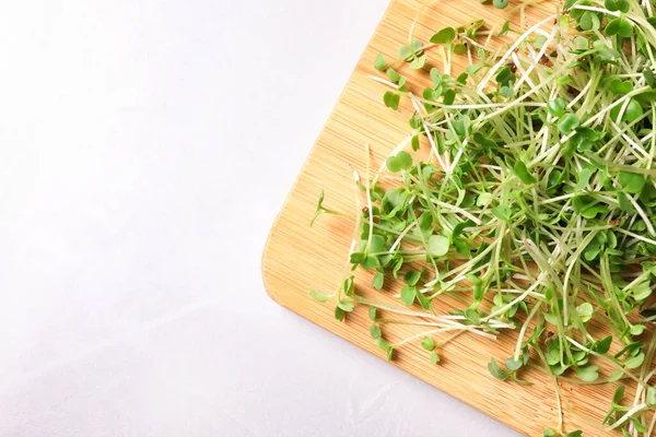 Fris Biologisch Microgroen Witte Tafel Bovenaanzicht Ruimte Voor Tekst — Stockfoto