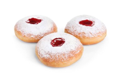 Jöleli Hanuka çörekleri ve beyaz arka planda şeker tozu.