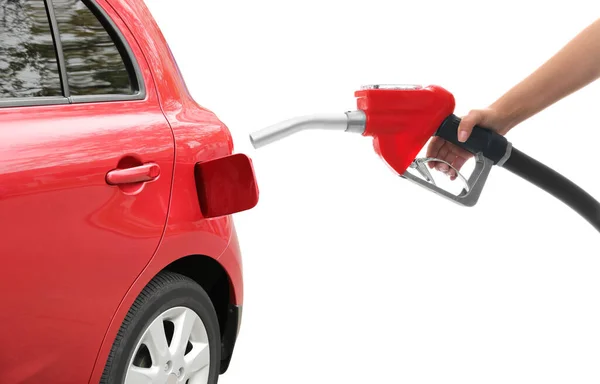 Funcionário Posto Gasolina Com Bico Combustível Perto Carro Fundo Branco — Fotografia de Stock