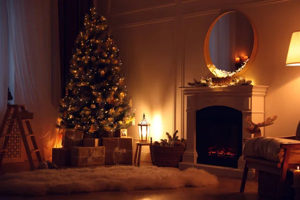 Bella Camera Interna Con Albero Natale Camino — Foto Stock