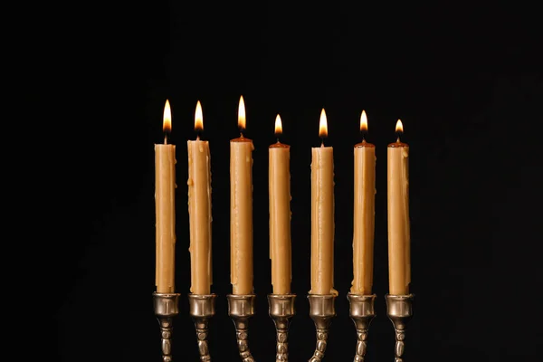 Gyllene Menorah Med Brinnande Ljus Svart Bakgrund — Stockfoto