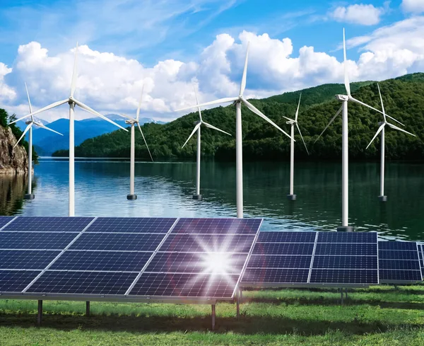 Alternatieve Energiebronnen Windturbines Geïnstalleerd Water Nabij Oever Met Zonnepanelen — Stockfoto