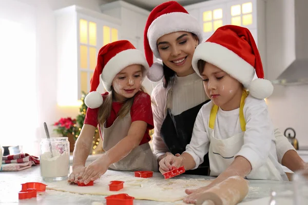 Mother Her Cute Little Children Making Christmas Cookies Kitchen — Stock Photo, Image