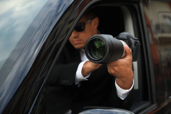Detective Privado Com Câmera Espionagem Carro Foco Lente — Fotografia de Stock