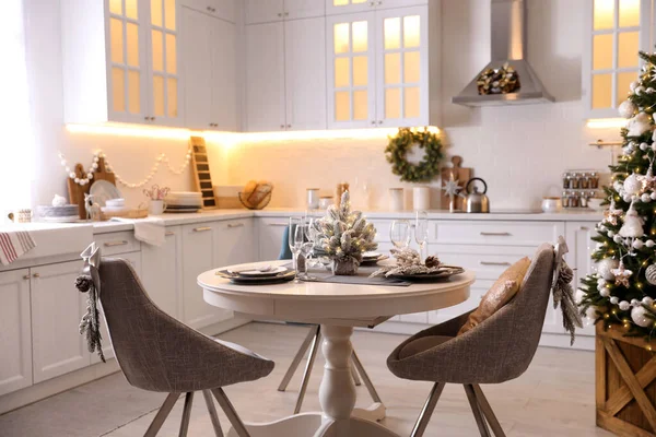 Elegante Interior Cocina Con Hermosa Decoración Navidad — Foto de Stock