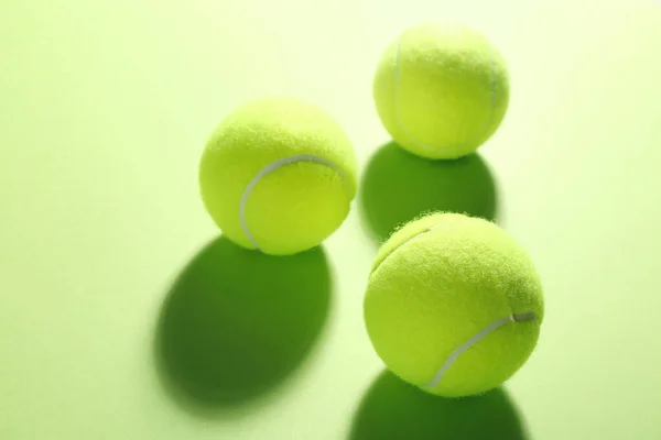 Tennisbälle Auf Grünem Hintergrund Sportgeräte — Stockfoto