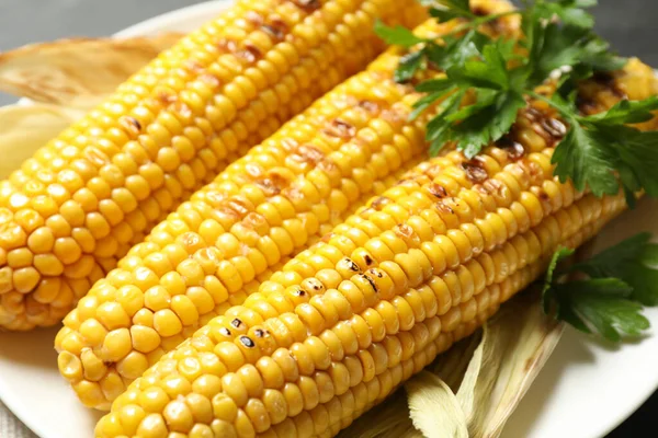 Tasty Grilled Corn Parsley Closeup View — Stock Photo, Image