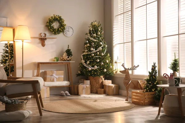 Krásný Obývací Pokoj Interiér Zdobený Vánoce — Stock fotografie