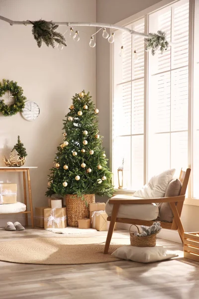 Schöne Wohnzimmereinrichtung Weihnachtlich Dekoriert — Stockfoto