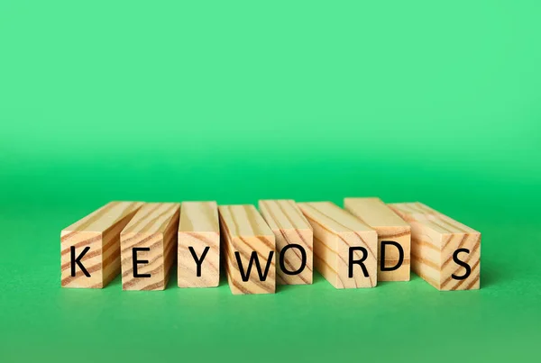 Blocos Com Palavra Keywords Fundo Verde — Fotografia de Stock