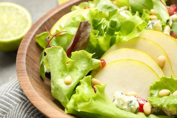 Fresh Salad Pear Slices Wooden Bowl Closeup — Stock Photo, Image