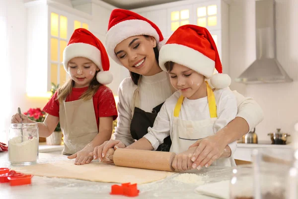 Mother Her Cute Little Children Making Christmas Cookies Kitchen — Stock Photo, Image