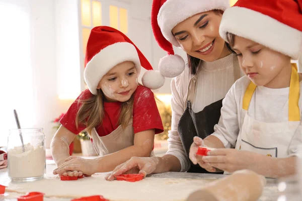 Mother Her Cute Little Children Making Christmas Cookies Kitchen — Stock Photo, Image