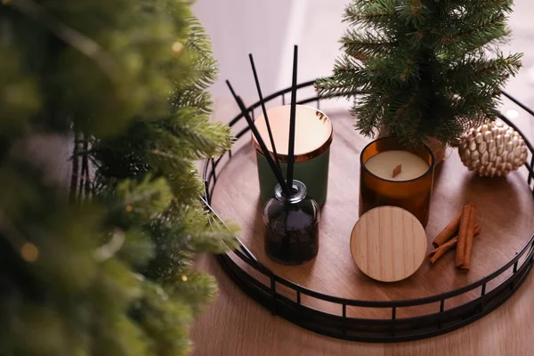 Komposition Mit Dekorativem Weihnachtsbaum Auf Holztisch — Stockfoto