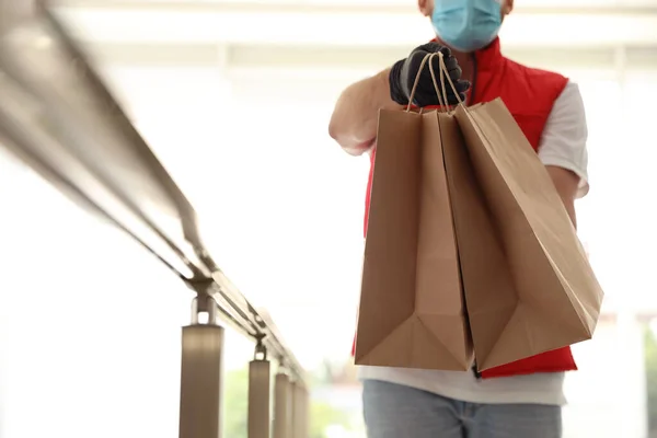 Courier Protective Mask Gloves Order Indoors Closeup Restaurant Delivery Service — Stock Photo, Image