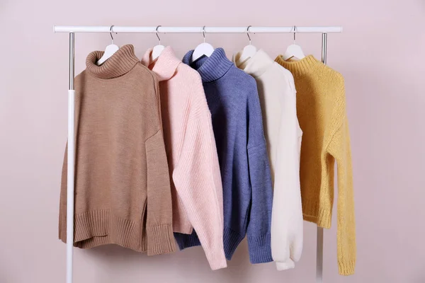 Warm Sweaters Hanging Rack Pink Background — Φωτογραφία Αρχείου