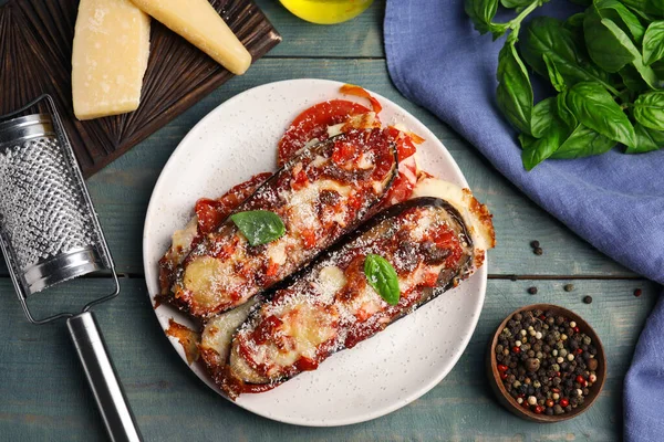 Baked Eggplant Tomatoes Cheese Basil Served Blue Wooden Table Flat — Φωτογραφία Αρχείου