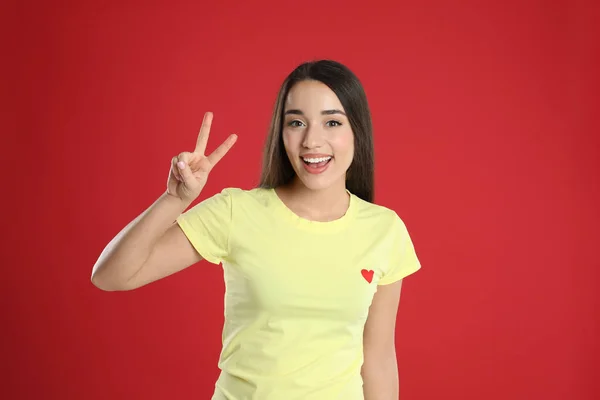Woman Yellow Shirt Showing Number Two Her Hand Red Background — Φωτογραφία Αρχείου